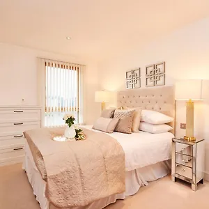  Apartment Deluxe City Centre Apt Balcony View& Free Parking! United Kingdom